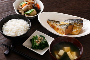 日本の食卓