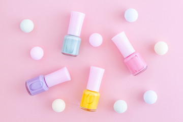 パステルカラーのマニキュア