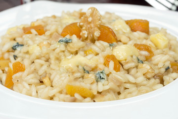 Gorgonzola cheese risotto with damascus and walnuts