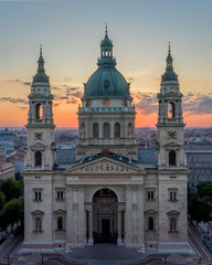 Fototapeta na wymiar St Stephen basilica in the heart of Budapest. Morning lights. sunrise