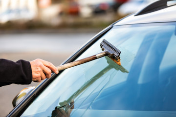 Clean the car window with a puller