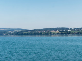 Fototapeta na wymiar Schweizer Seenlandschaft - Der Hallwilersee. Blick von Beinwil am see nach Norden des sees