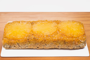 Wholemeal pineapple cake with linseed and golden linseed