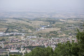 Fototapeta na wymiar San Giovanni Rotondo vista dall'alto della collina