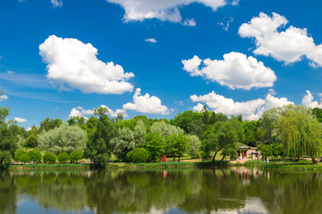 Obraz premium Cumulonimbus clouds over lake, city lake in Minsk