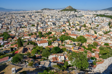 Fototapeta na wymiar Häusermeer von Athen mit Sicht auf den Lykabettos-Hügel, Griechenland