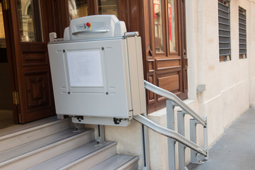 Special elevator for the disabled