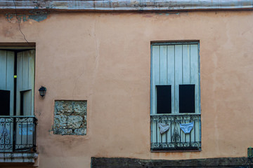 Fototapeta na wymiar A Havana balcony with laundry