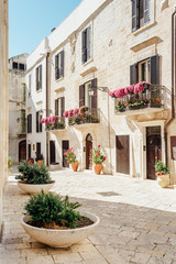Fototapeta na wymiar Foreshortening, alleys, houses in the historic center of Conversano, Puglia Italy.