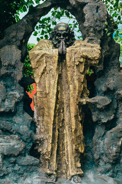Dharma buddha figure