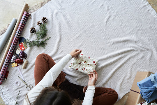 Laces furoshiki wrapping.