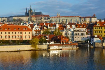 Obraz premium The first rays of the sun in Prague