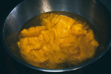 Making Thai desserts, Foi Thong
