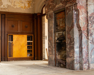 Lost Place alte Herrenhaus Villa Wohnhaus Räume vor dem Zerfall für Fotomontagen