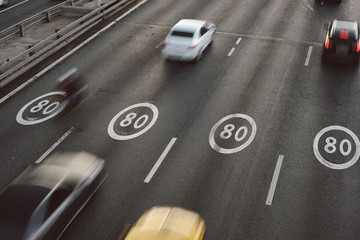 Speed limit and mooving cars.