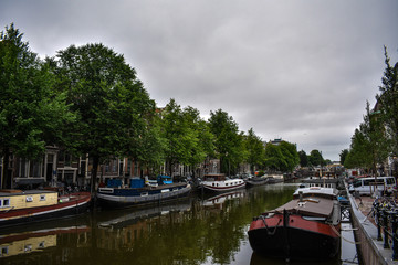 Fototapeta na wymiar boats in canal