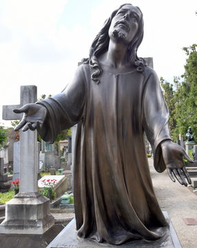 Kniender, zum Himmel schauender Jesus auf dem Cimitero Monumentale