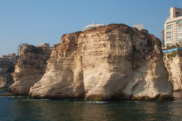 Obraz premium Pigeon Rocks in Raouche District, Beirut, Lebanon. View from the sea.