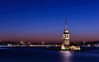 Fototapeta premium Maiden's Tower in Istanbul, Turkey (KIZ KULESI - USKUDAR)