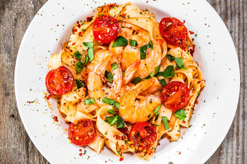 Shrimps with pasta and vegetables