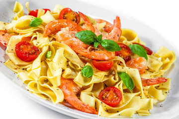 Shrimps with pasta and vegetables