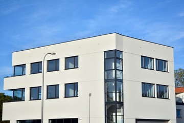 Obraz premium The windows of a modern building for offices. Business buildings architecture.
