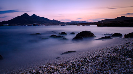 Felsenküste im Abendlicht