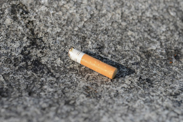 Nahaufnahme eines Zigaretten Stummels 