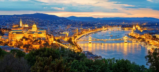 Fotobehang De stad Boedapest en de rivier de Donau, Hongarije © Boris Stroujko