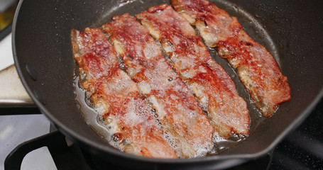 Cooking crispy bacon in the kitchen