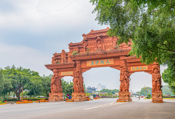 中国四川省乐山市嘉定坊的牌坊