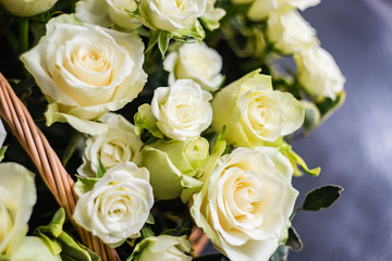 Obraz na płótnie Canvas White roses in bouquet