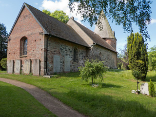 historische  Backsteinkirche an der Schlei (Norddeutschland)