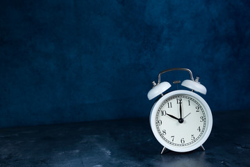 white vintage alarm clock 10:00 o´clock