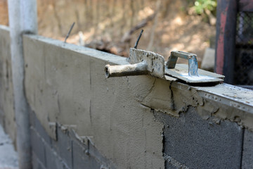 Spread cement on bricks