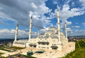 Camlica mosque in istanbul	