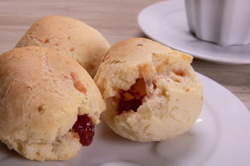 basket of guava cheese breads