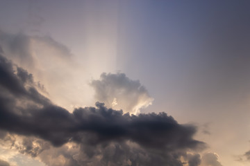 Obraz premium The rays of the sun breaking through the clouds.