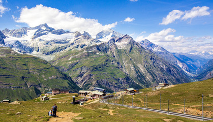 고르너그라트에서 내려오는 산책로