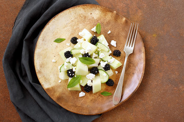 insalata di frutta con formaggio