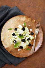 insalata di frutta con formaggio