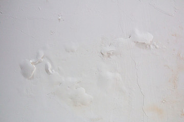 Painting blistering and peeling problems on the wall