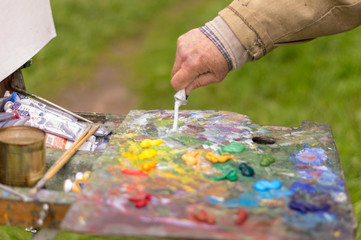 Drawing with oil paints on the nature. Wonderful hobby