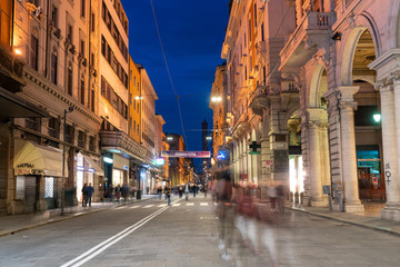 Obraz premium Bolonia we Włoszech Italia nocą