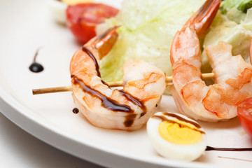 caesar salad with a prawns