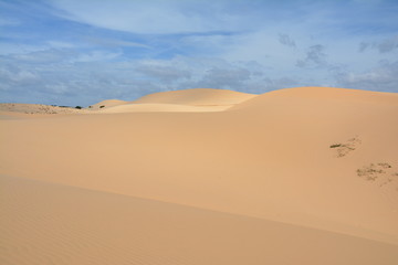 Fototapeta na wymiar White Sand Dunes Mui Ne Vietnam