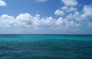 Fototapeta premium Ocean blue sky and white clouds 