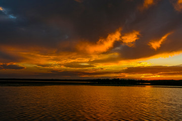 Fototapeta na wymiar Sunset in the Dnieper River