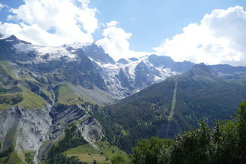 Fototapeta na wymiar Les glaciers de la Meije dans le parc national des écrins en france