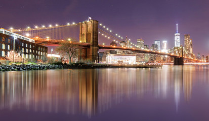 Fototapeta premium Brooklyn bridge at night, New York City, USA
